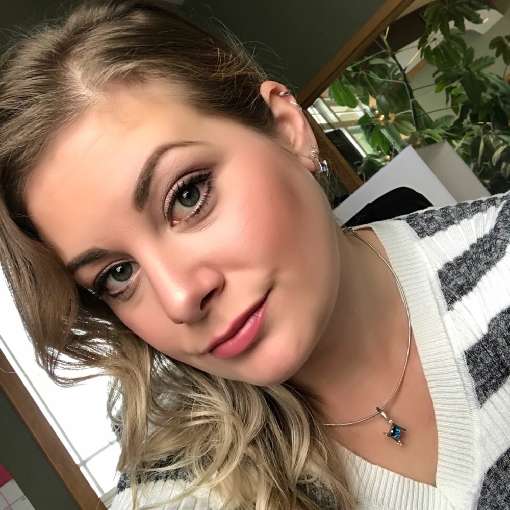 Meet your Posher, Amelia